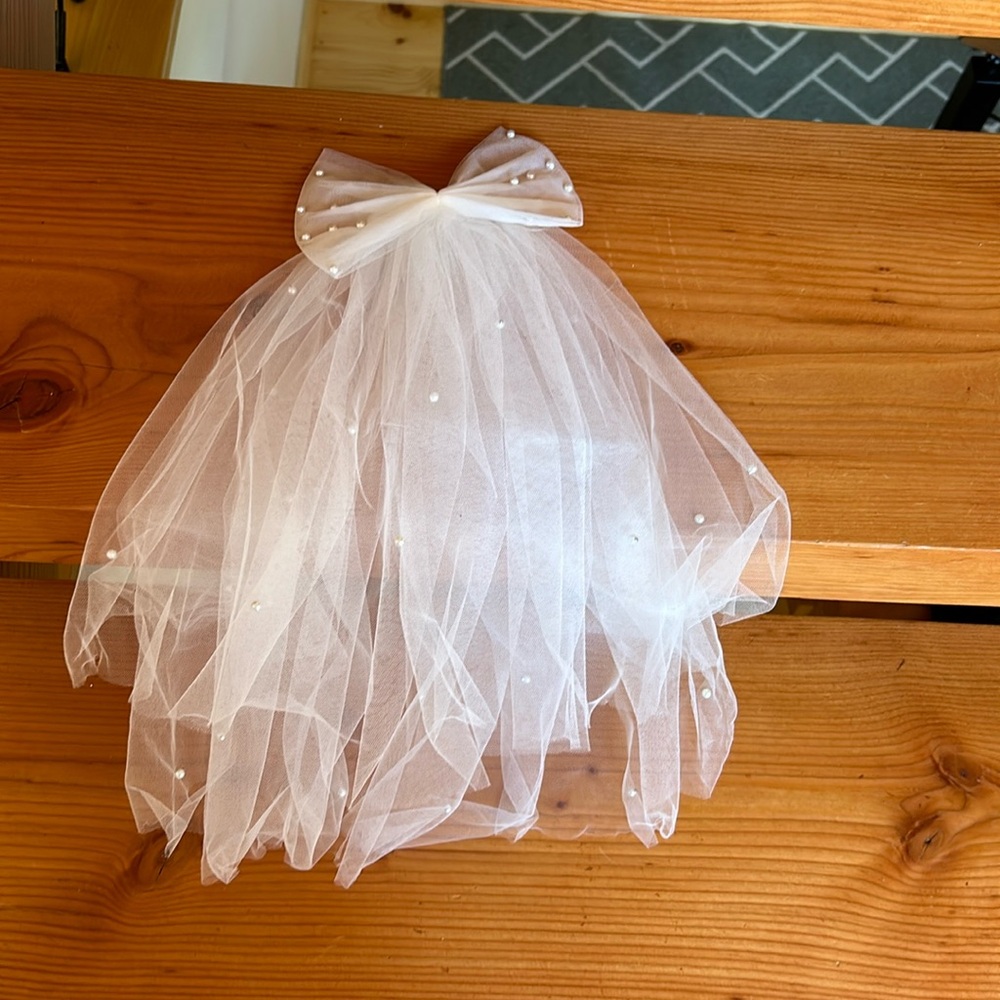 Bridal short veil